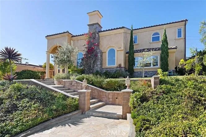 Newport Beach, California 92663, United States, 6 Bedrooms Bedrooms, ,5 BathroomsBathrooms,Residential,Active,205616