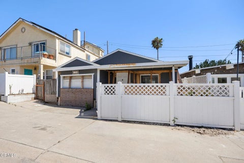 Tiny photo for 136 San Fernando Avenue, Oxnard, CA 93035 (MLS # V1-38086)