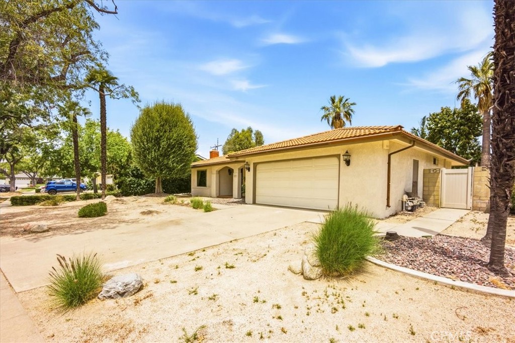 929 W Pinto Court