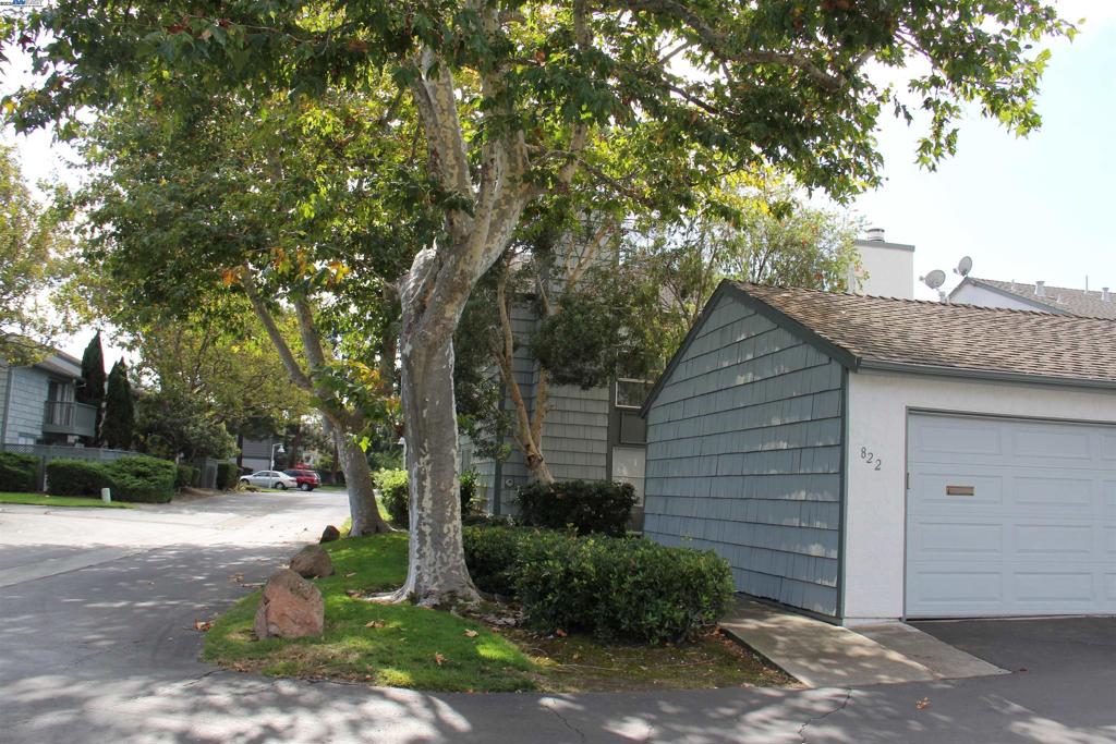 Spacious 3BR/2.5BA end-unit townhome in Winston Square — a family-friendly Foster City community with two pools, playground, clubhouse, and abundant greenbelts. Home has great bones but needs TLC (windows, flooring, carpet, bathrooms) — perfect opportunity to customize and make it your own. Close to top schools, shopping, parks, and easy commuter access to 101 & 92 - This is a rare chance to own in one of Foster City’s most open and charming communities. Whether you’re a first-time buyer, investor, or looking for a home to update to your taste, this property is a true value.