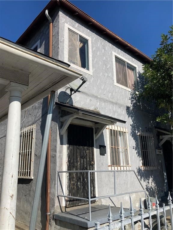 Main image without alt text