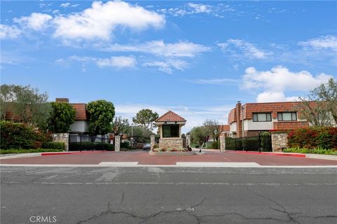 Photo of 27914 Ridgebluff Court, Rancho Palos Verdes, CA 90275 (MLS # SB26080492)