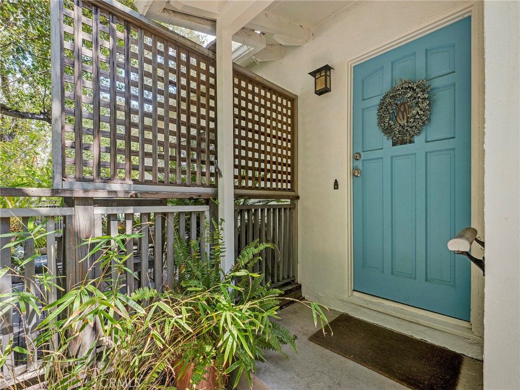 Photo of 4356 Tosca Road, Woodland Hills, CA 91364 (MLS # SR25216028)