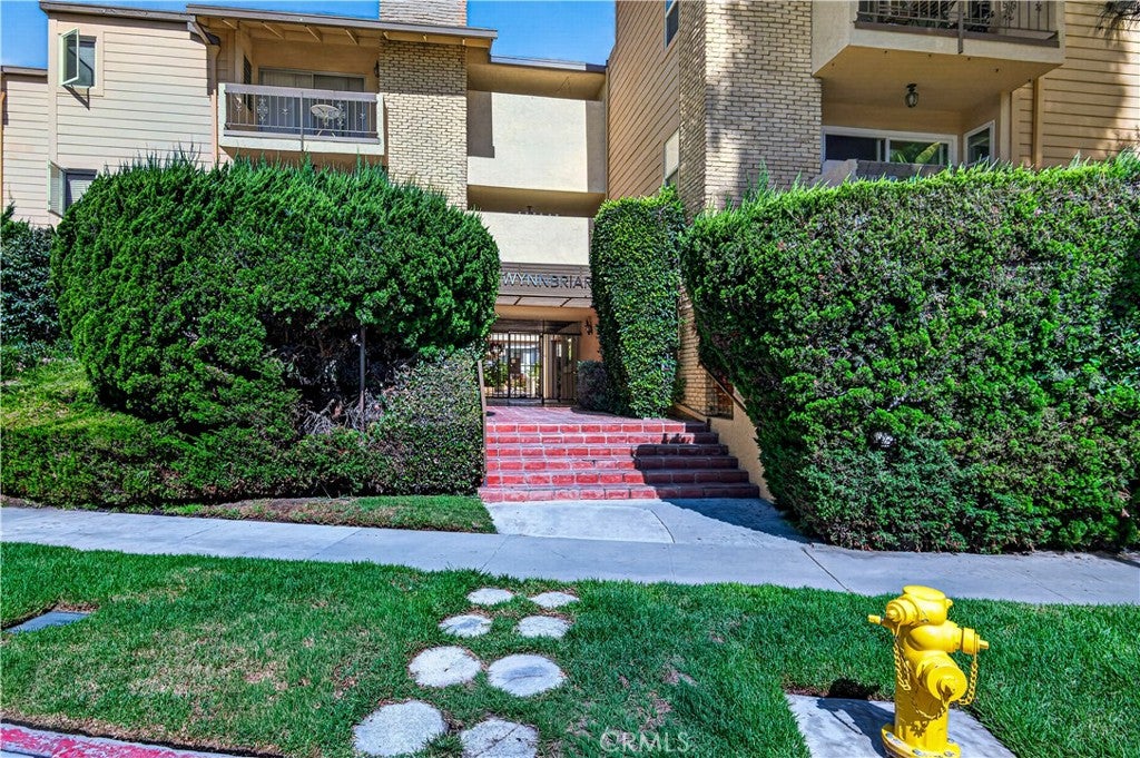 Photo of 6151 Canterbury Drive #104, Culver City, CA 90230 (MLS # SR26185787)