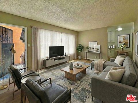 Photo of 533 W 75th Street #3, Los Angeles, CA 90044 (MLS # 26658923)