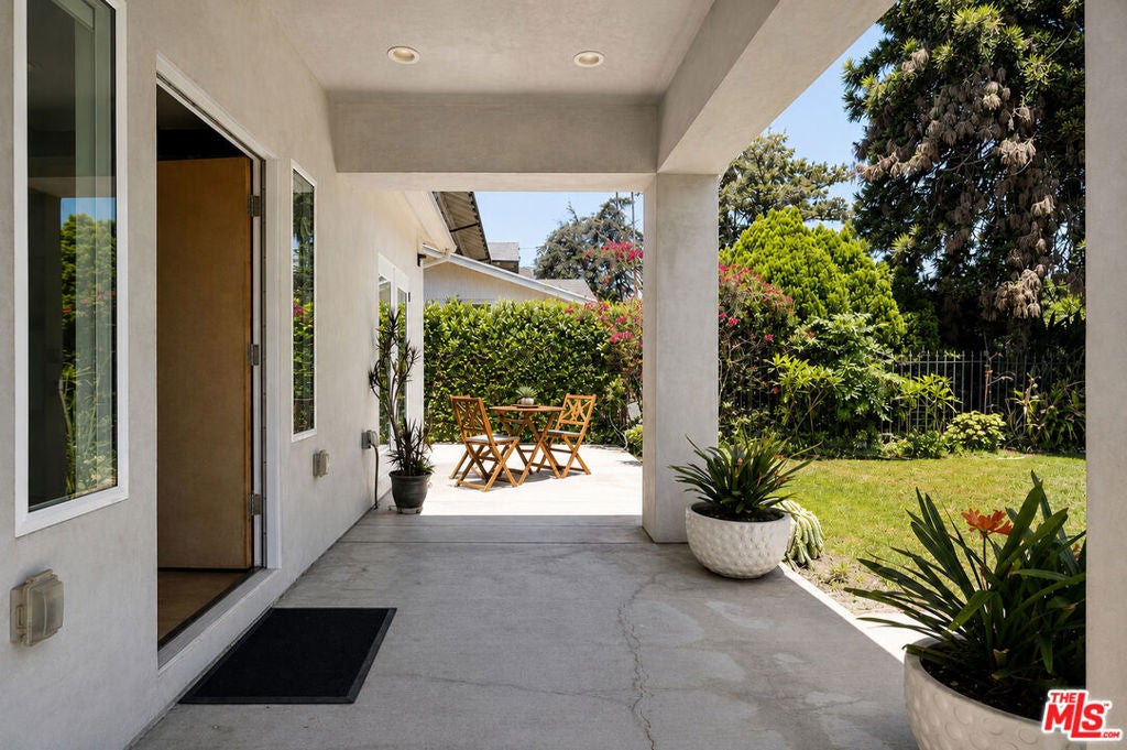 253 S St Andrews Place, Los Angeles CA 90004