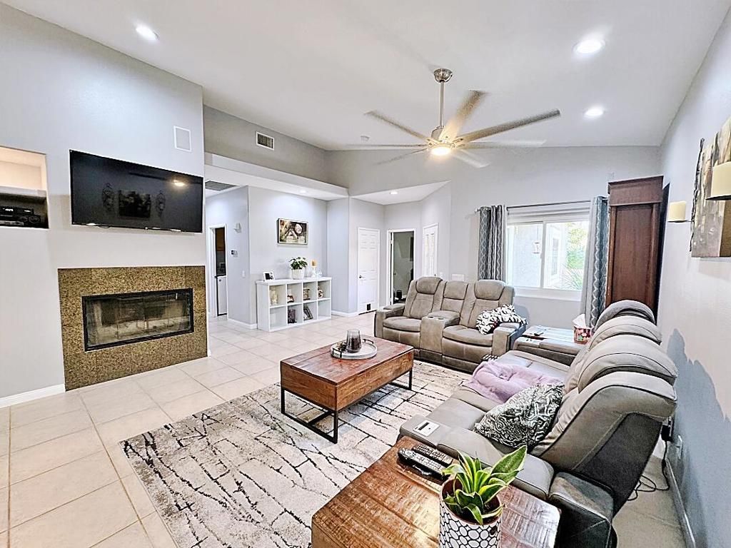 listing image 130729618825939246019