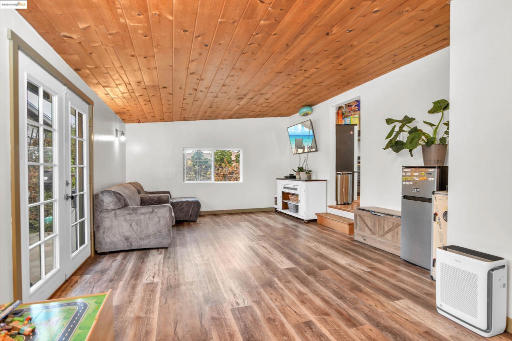 BRENTWOOD - Residential