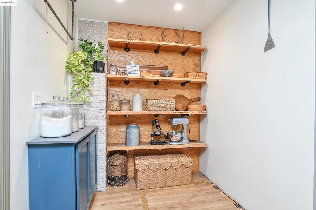 BRENTWOOD - Residential