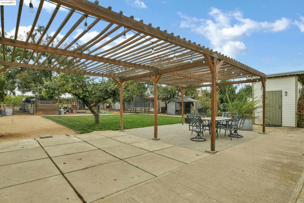 BRENTWOOD - Residential