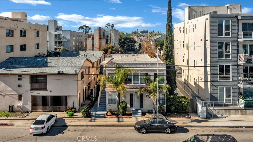 5241 Cahuenga Boulevard
