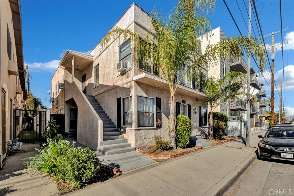 5241 Cahuenga Boulevard