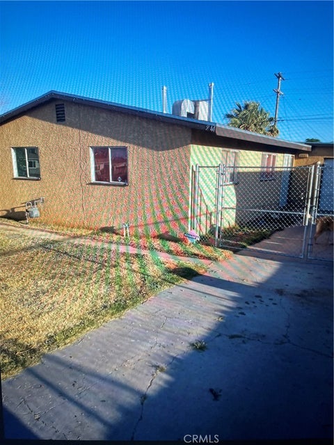 Photo of 944 E Elizabeth ST, Barstow, CA 92311 (MLS # CV26194227)
