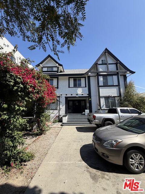 Photo of 1250 Magnolia Avenue, Los Angeles, CA 90006 (MLS # 26660577)