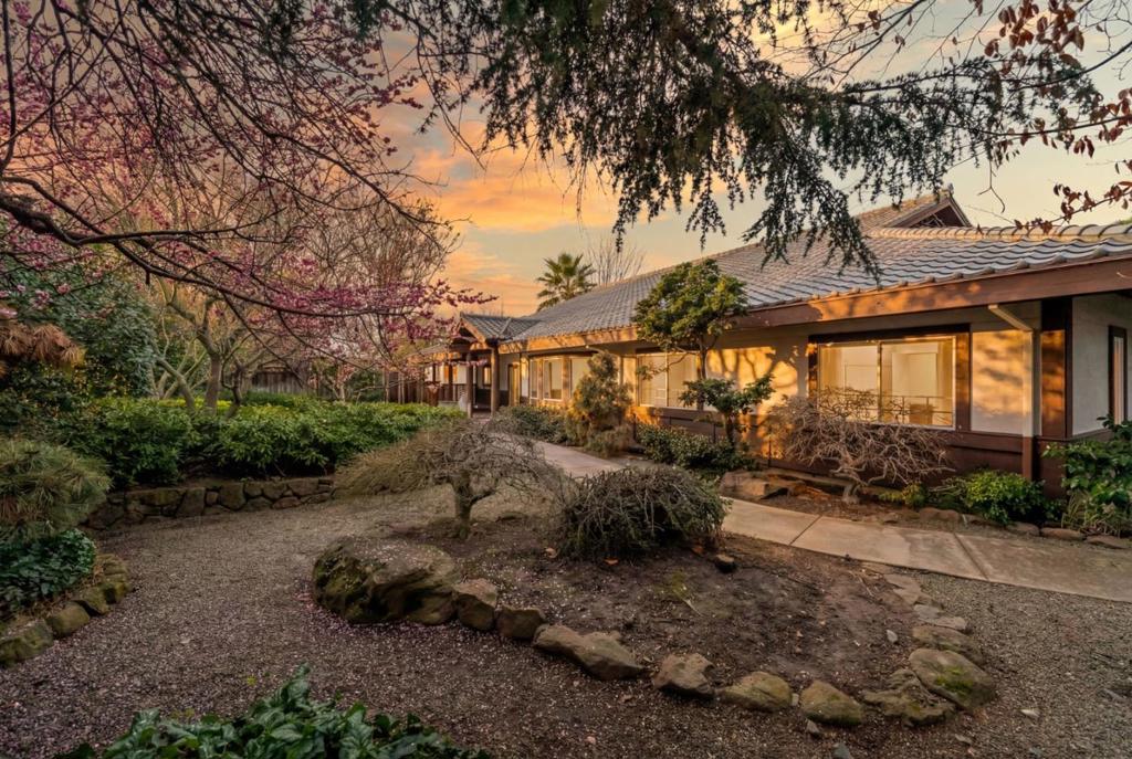 24952 Cypress Avenue