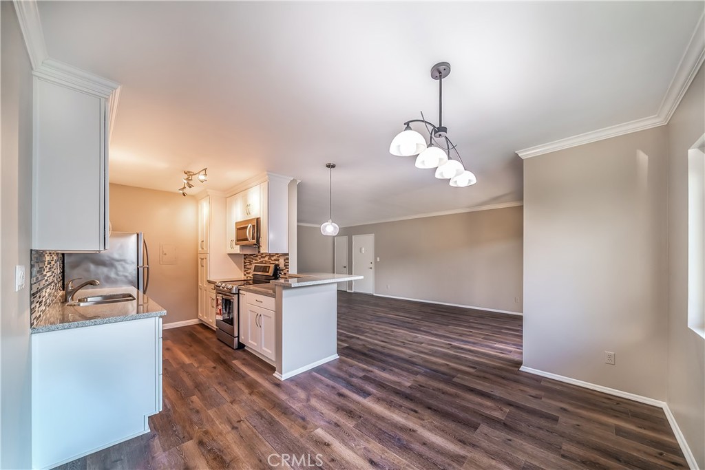 5328 Newcastle Avenue 61