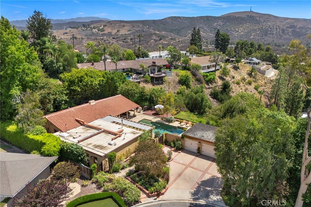 Photo of 10162 La Sierra Pl, North Tustin, CA 92705 (MLS # PW25263388)