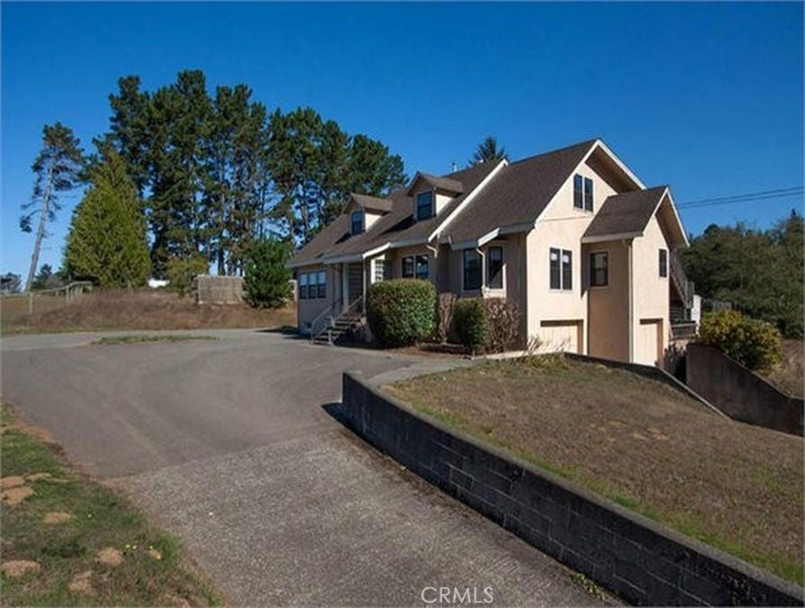 4415 Woods Lane