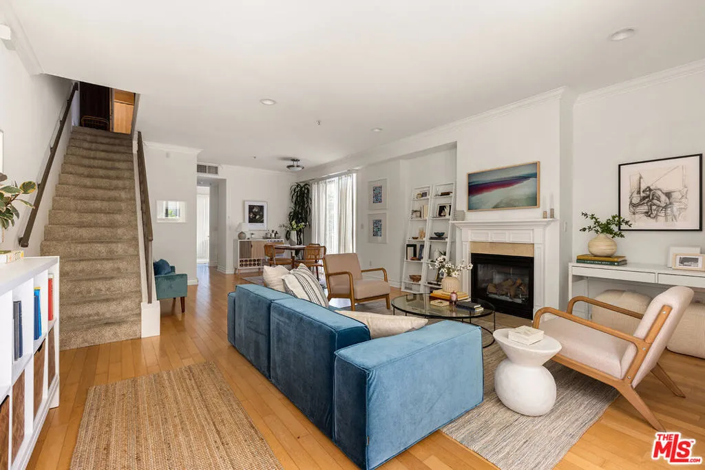 Los Angeles, California 90064, United States, 3 Bedrooms Bedrooms, ,3 BathroomsBathrooms,Residential,Active,236301