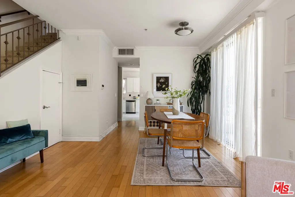 Los Angeles, California 90064, United States, 3 Bedrooms Bedrooms, ,3 BathroomsBathrooms,Residential,Active,236301