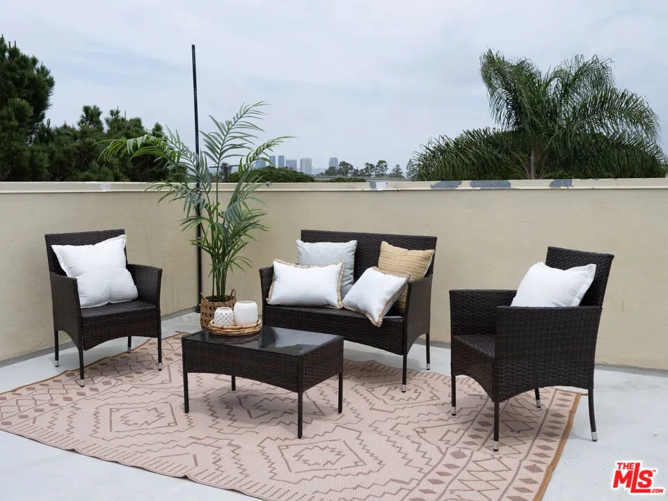 Los Angeles, California 90064, United States, 3 Bedrooms Bedrooms, ,3 BathroomsBathrooms,Residential,Active,236301