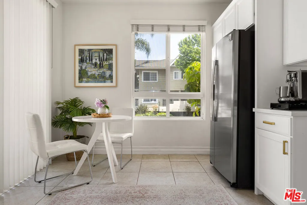 Los Angeles, California 90064, United States, 3 Bedrooms Bedrooms, ,3 BathroomsBathrooms,Residential,Active,236301