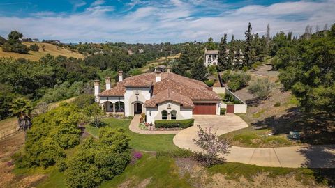 Photo of 4229 Bridlewood Road, Fallbrook, CA 92028 (MLS # NDP2601630)