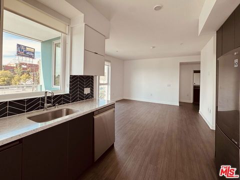 Photo of 3980 Wilshire Boulevard #401, Los Angeles, CA 90010 (MLS # 26656481)