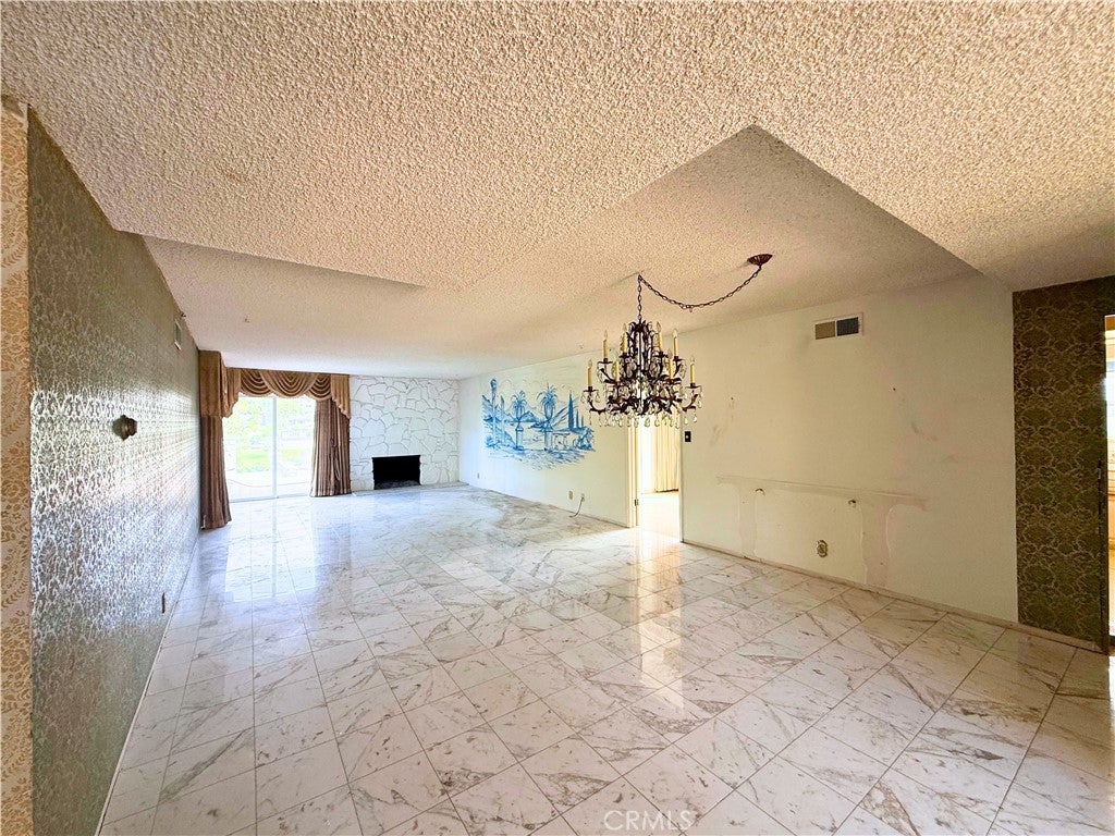 15445 Surrey Lane