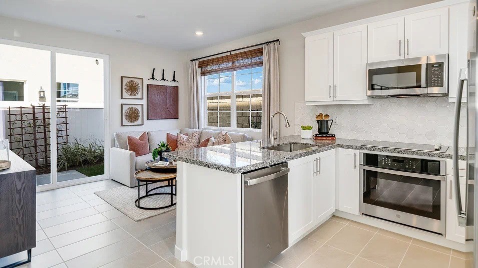 2606 E Lincoln Paseo