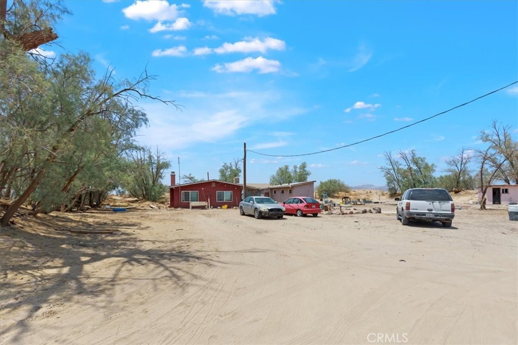 Spacious Desert Retreat on Over 17 Acres!
Welcome to your private oasis in Newberry Springs! This 3-bedroom, 2-bathroom home offers 2,089 sq ft of comfortable living space, perfect for a growing family or those looking to enjoy wide-open spaces. Set on more than 17 acres of flat, usable land, there's plenty of room to bring all your toys—boats, ATVs, RVs, and more!
The home is on a private well and features a propane tank, giving you more control and independence. Inside, you'll find generously sized bedrooms, an open floor plan, and plenty of natural light. Whether you're looking for a weekend getaway, a full-time residence, or a place to build your dream outdoor setup, this property offers endless potential.
Enjoy the peaceful desert lifestyle with room to roam and space to grow. Come see what Newberry Springs has to offer!