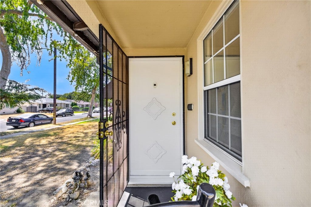 837 N 10th Avenue