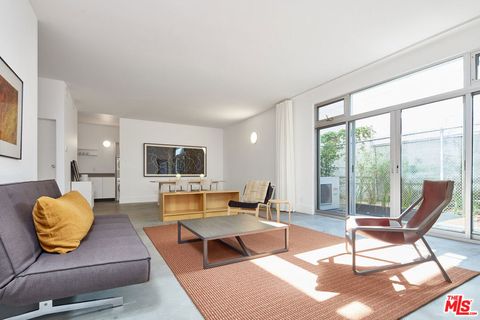 Photo of 558 Rose Avenue #1, Venice, CA 90291 (MLS # 26638717)