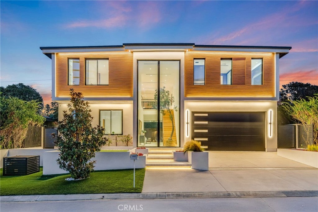Photo of 412 Saint Andrews Road, Newport Beach, CA 92663 (MLS # NP26108724)