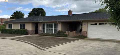Photo of 4586 Rose Ave Ave, Oakley, CA 94561 (MLS # 41132936)
