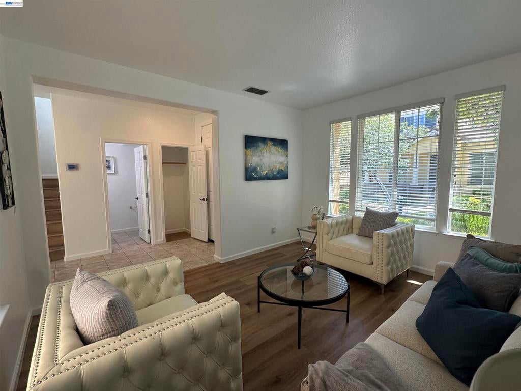 140 W Brilloso Ln