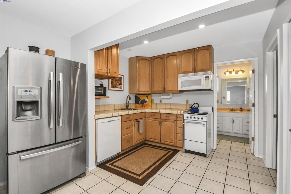 BETHEL ISLAND - Residential