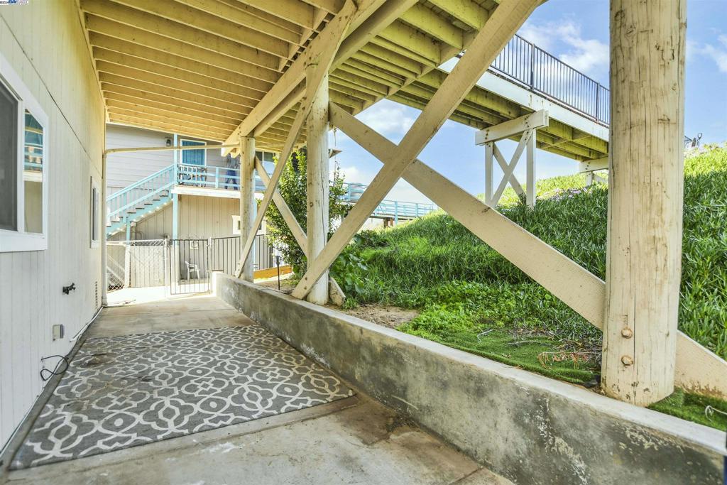 BETHEL ISLAND - Residential