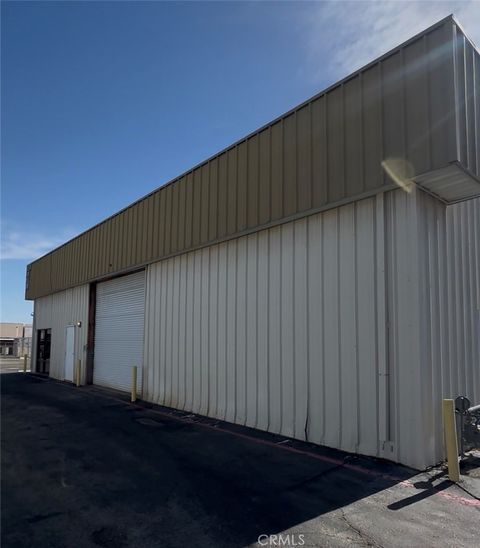 Photo of 13631 Navajo Road Rd, Apple Valley, CA 92307 (MLS # HD26006462)