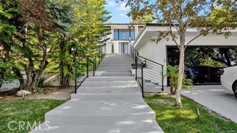 Photo of 23670 Park Andorra, Calabasas, CA 91302 (MLS # SR26063684)