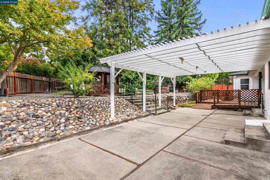 ROSE POINT - Residential