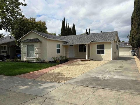 Photo of 135 E Younger Avenue, San Jose, CA 95112 (MLS # ML82041263)