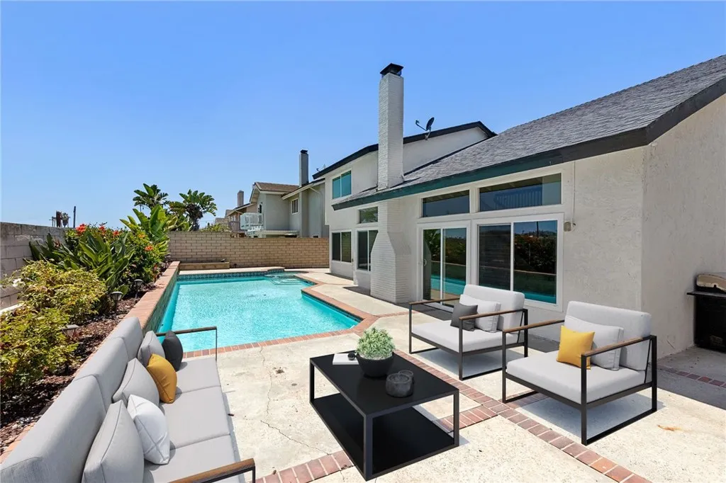 Huntington Beach, California 92648, United States, 4 Bedrooms Bedrooms, ,3 BathroomsBathrooms,Residential,Active,210737