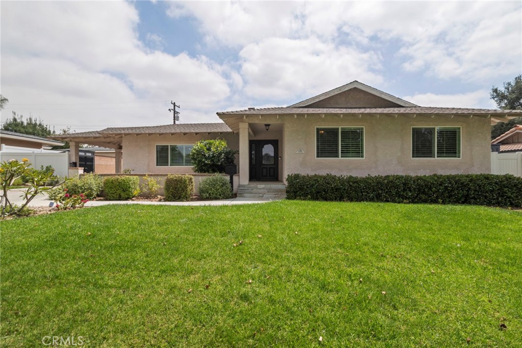 1382 N Ukiah