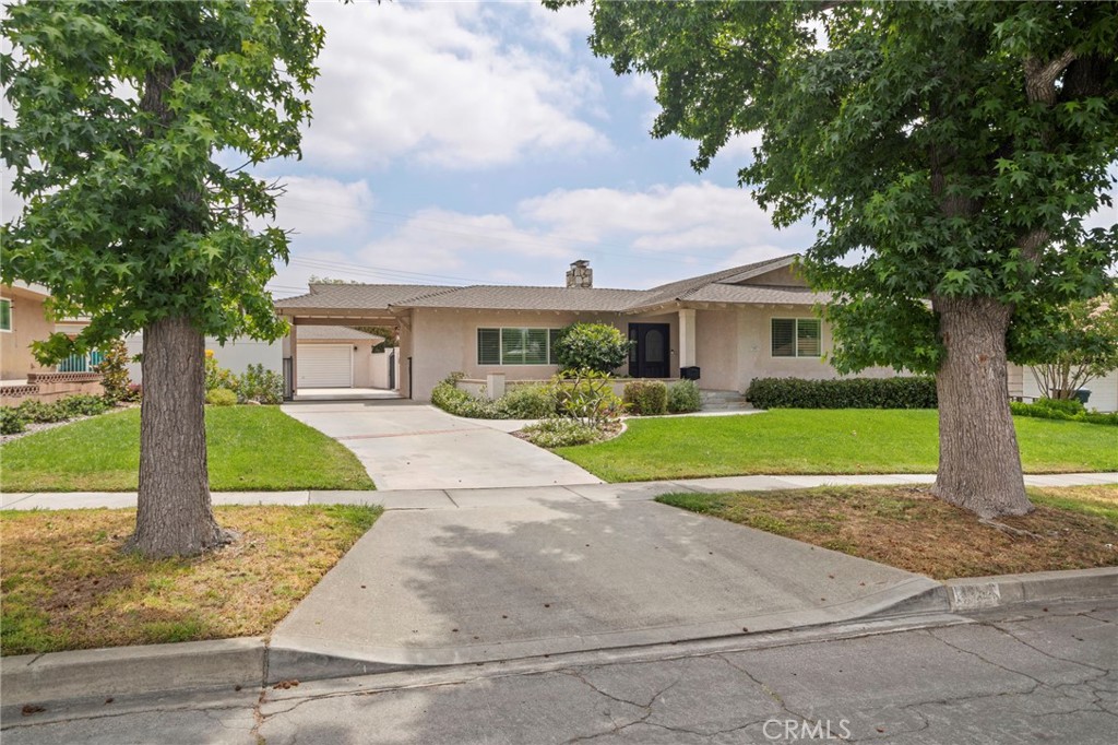 1382 N Ukiah