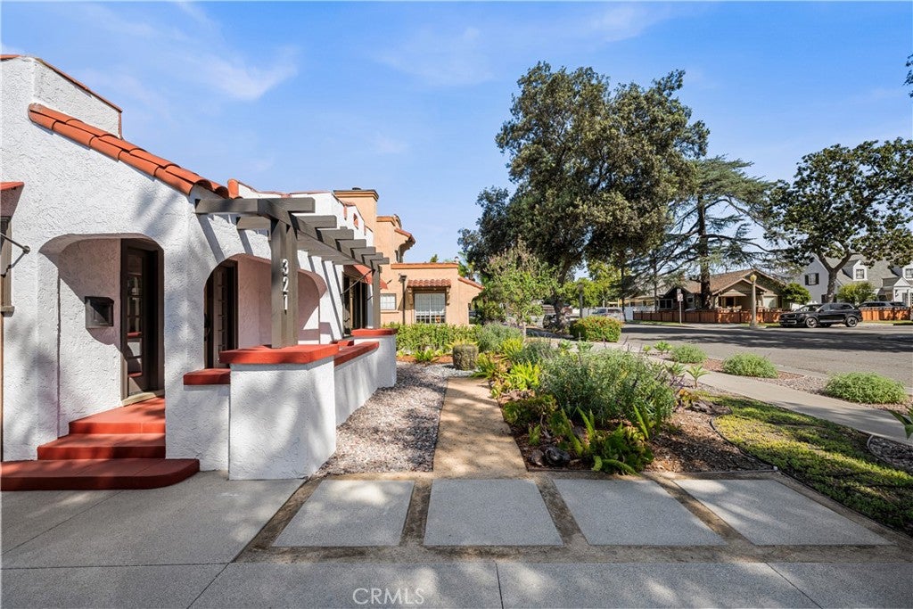 Properties 3 321 Drake Avenue