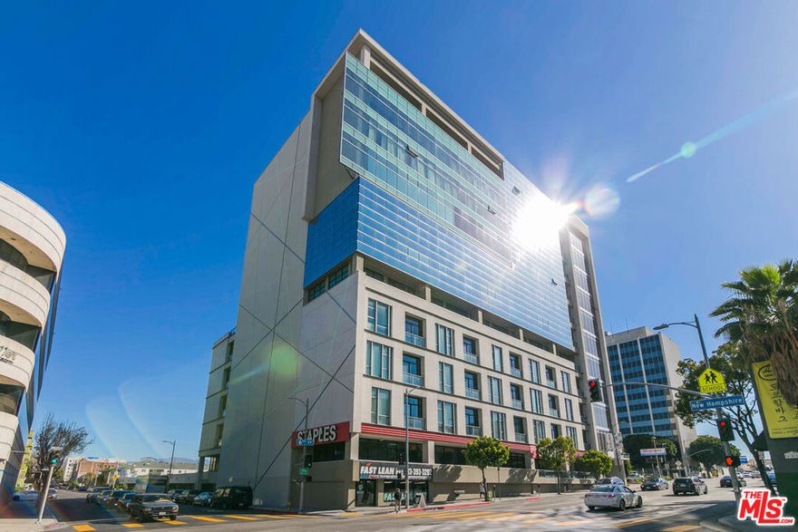 Virtual Tour: https://my.matterport.com/show/?m=tmh7qXmqLDC Corner unit modern and open concept unit in a heart of Wilshire Center. Upgraded floors, tall ceilings, floor to ceiling windows, spacious custom kitchen, granite counter-top, modern cabinetry, walk-in closet. Southside lots of natural lighting. Available at the prestigious High Rise at "The Summit on Sixth" with 24 hour security, private golf simulator, concierge, Fitness Center, Sauna.