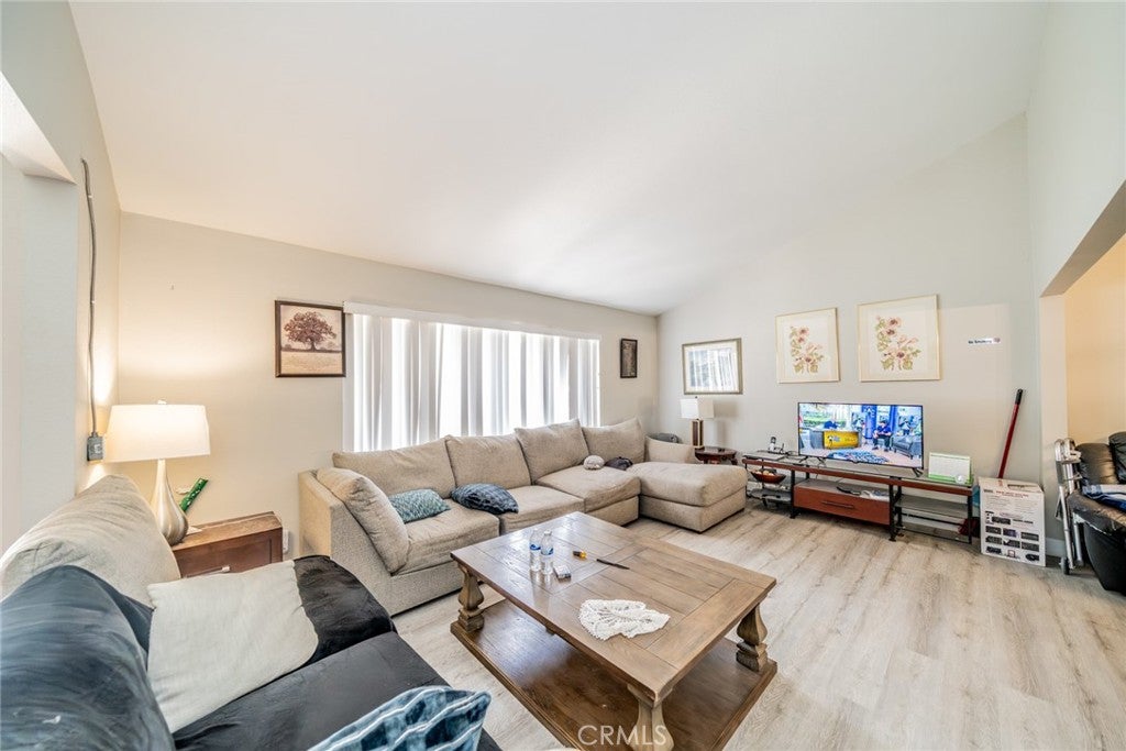 732 S Acacia