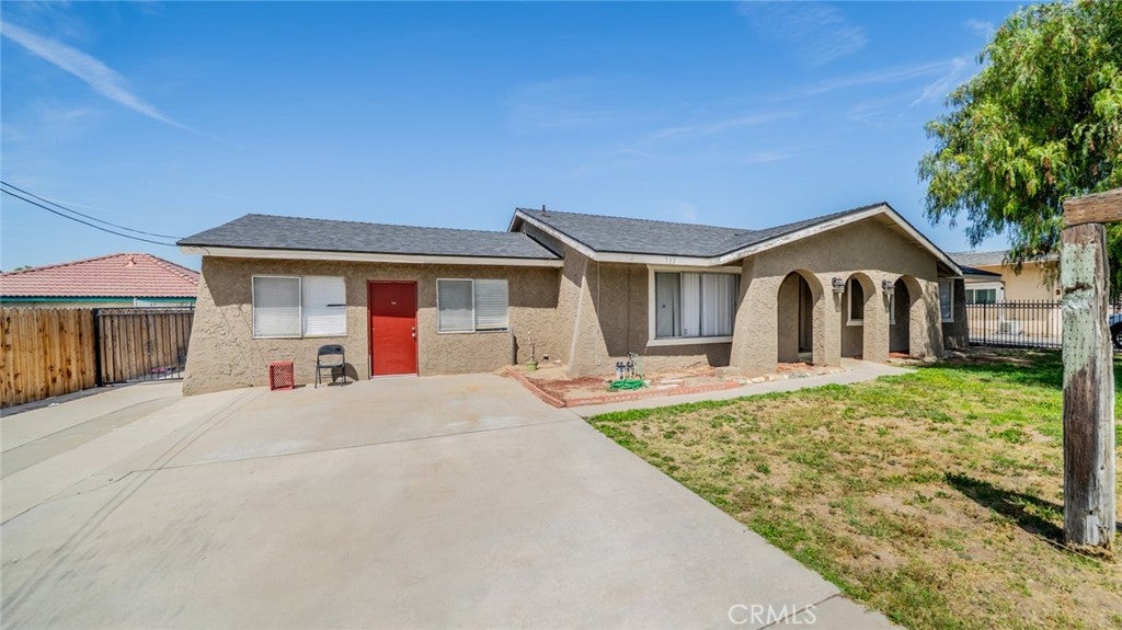 732 S Acacia