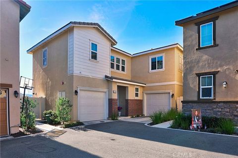 Photo of 41489 Winterberry St, Murrieta, CA 92562 (MLS # SW26041996)